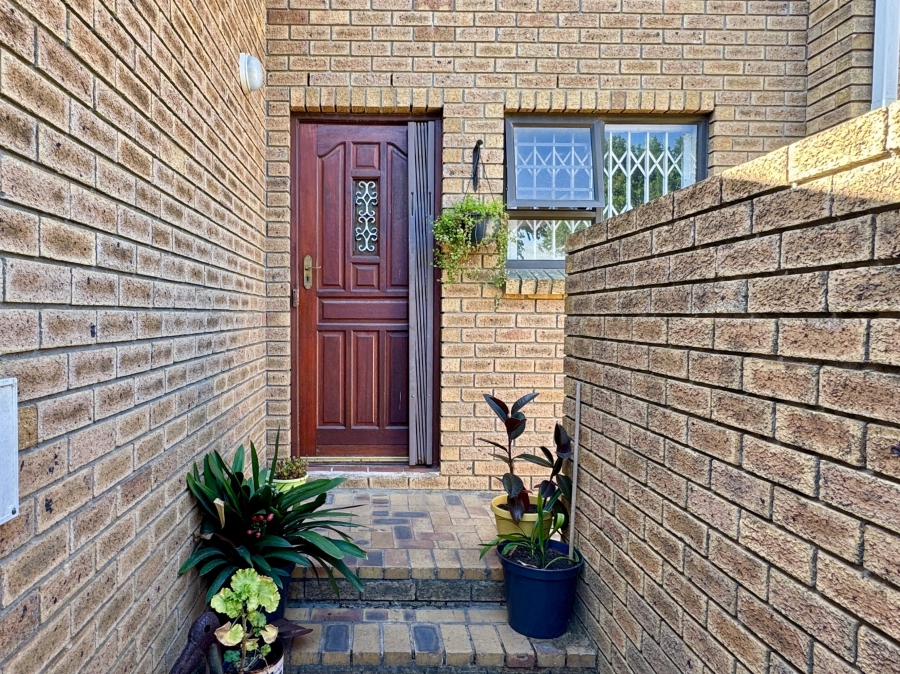 3 Bedroom Property for Sale in Glen Ive Western Cape